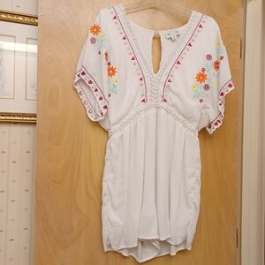 White Floral embroidered white v neck romper  top M